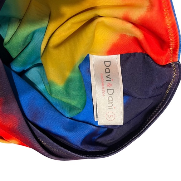 Davi & Dani Snow Cone Swimsuit Size Small - Picture 13 of 14